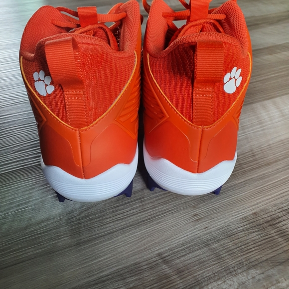 Athletic_Shoes